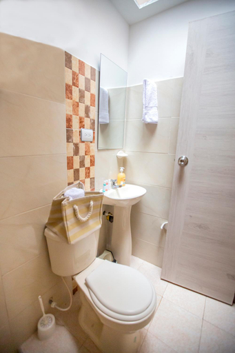 Others 3, KOMODO Alojamiento - hostal autoservicio, ubicado cerca al centro - bano privado, wifi , cama 2x2, a, Popayán