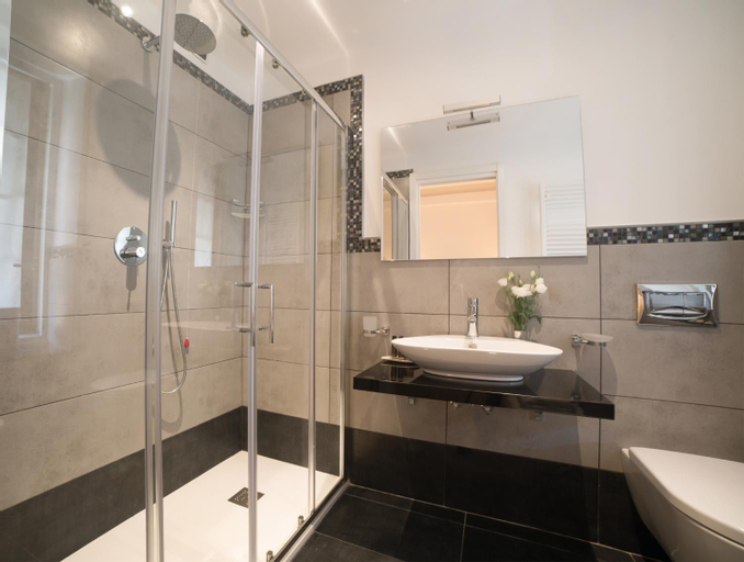 Bathroom 13