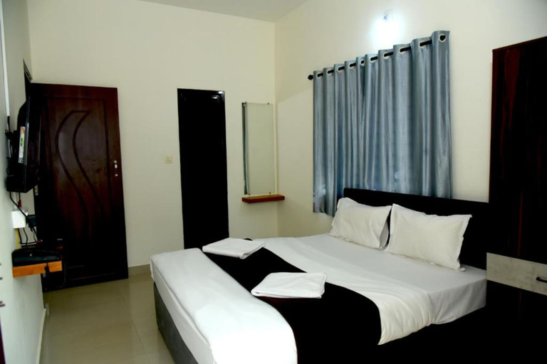 Bedroom 2, Hotel Aradhya Inn Deralakatte, Dakshina Kannada