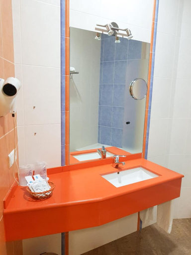 Bathroom 4, Hotel Plaza Escribano, Huelva