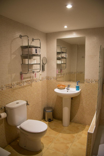 Bathroom 3, ApartaHotel CollaRubio, Madrid