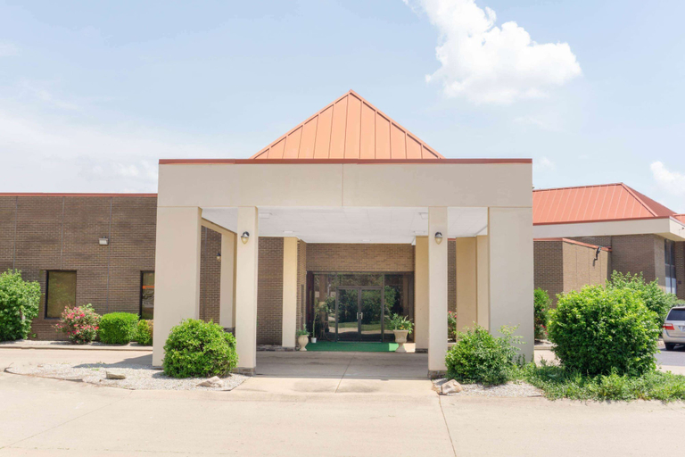 Exterior & Views 1, Super 8 by Wyndham Harrison OH, Hamilton