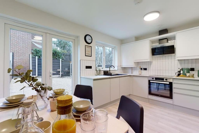 Others 4, Oakwell View - Modern 3 Bed Home, Barnsley