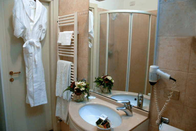 Bathroom 9