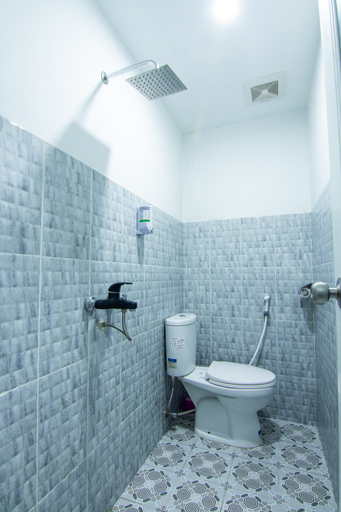 Bathroom 5, Kareem Syari'ah Hostel, Bukittinggi