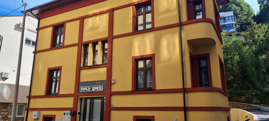 Pansion Fawlty Towers, Sarajevo