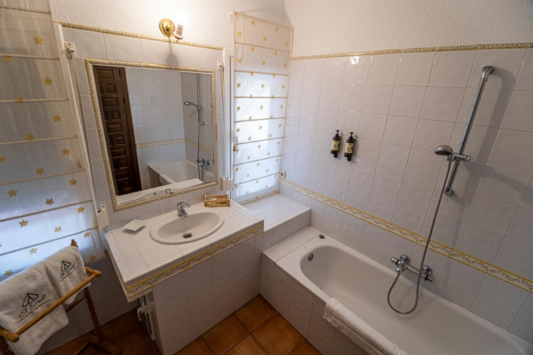 Bathroom 4, El Toril Glamping Experience, Toledo