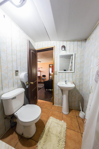 Bathroom 2, Hostal Helios, Biobío