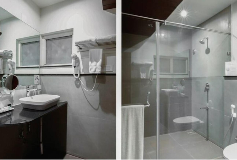 Bathroom, Aadya Inn, Bangalore