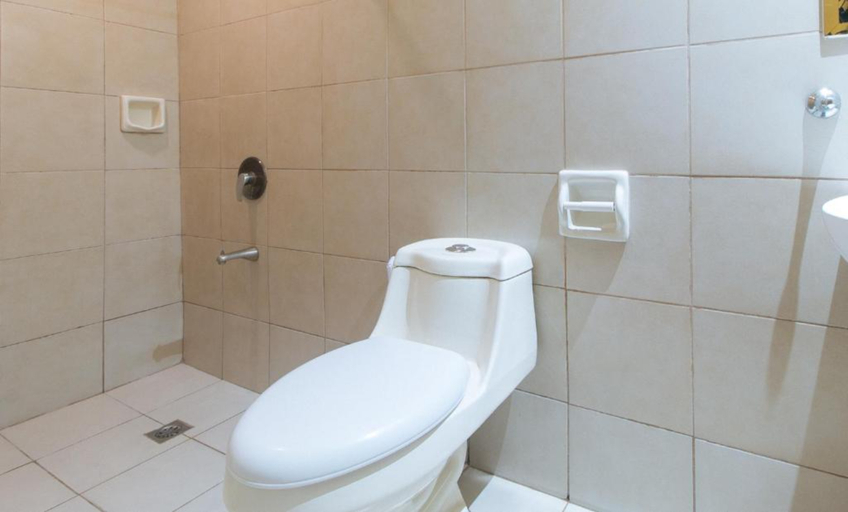 Bathroom 4, RedDoorz @ Comfy Inn Ermita Manila, Manila City