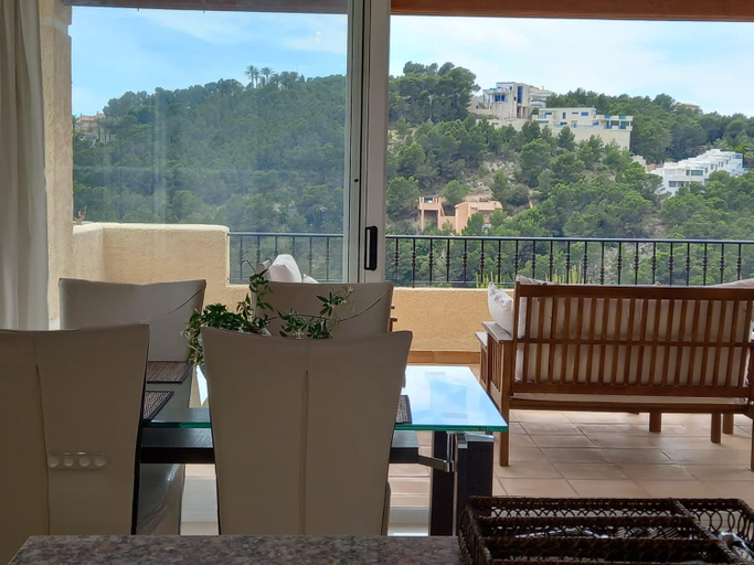 Others 5, Villa Suiza, Alicante