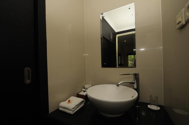 Bathroom 10