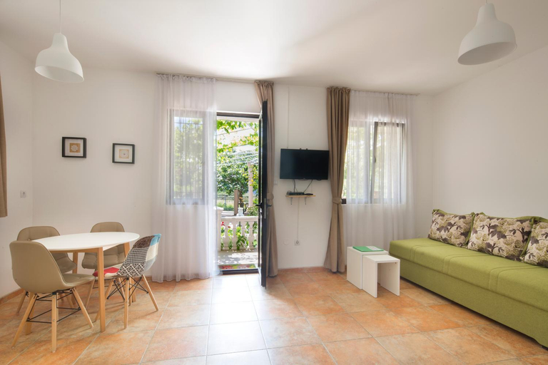 Others 4, Apartments Al Parma