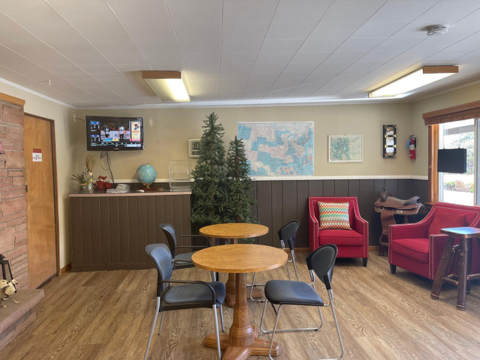 Public Area, Saddle & Surrey Motel, Larimer