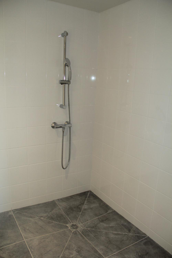 Bathroom 4, Premiere Classe Soissons, Aisne