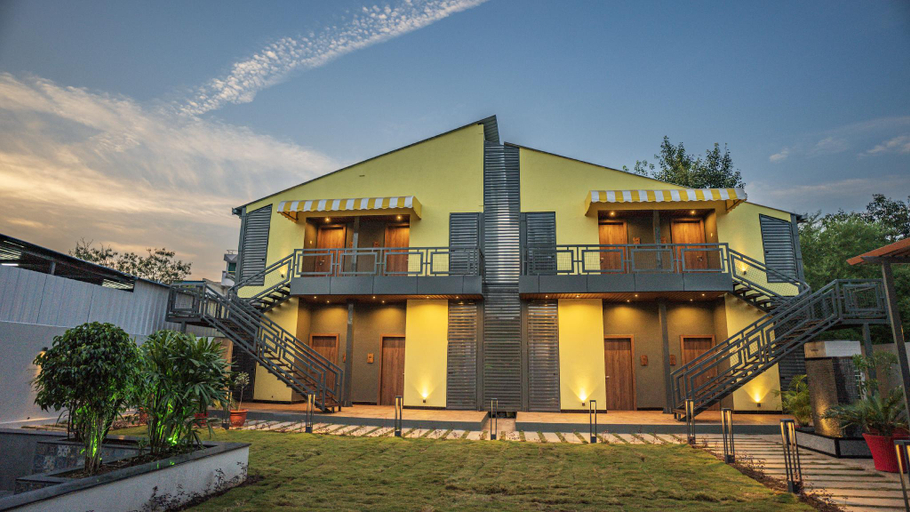 Exterior & Views
