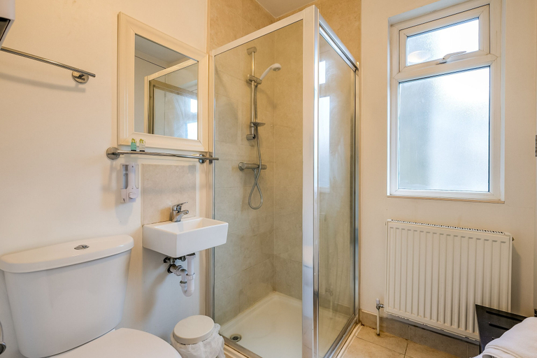 Bathroom 4, Belmont Hotel, London