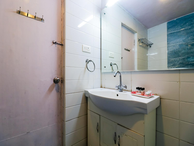 Bathroom 4, The Byke Select - Sunshine Grand - Pan India Pure Veg Hotel Chain, The Nilgiris
