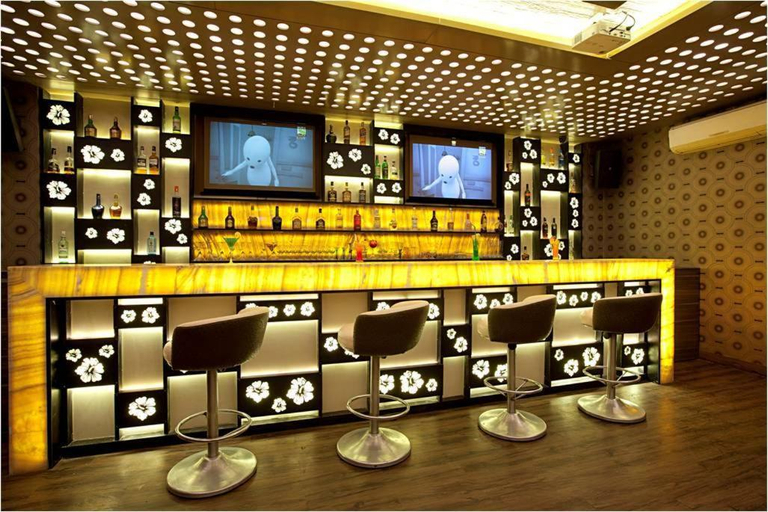 Food & Drinks 5, Hotel Plaza, Mumbai Suburban
