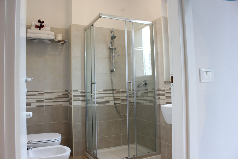 Bathroom 5, Hotel RossoVino Como, Como