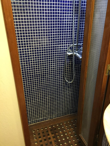Bathroom 2, The boathouse, Málaga