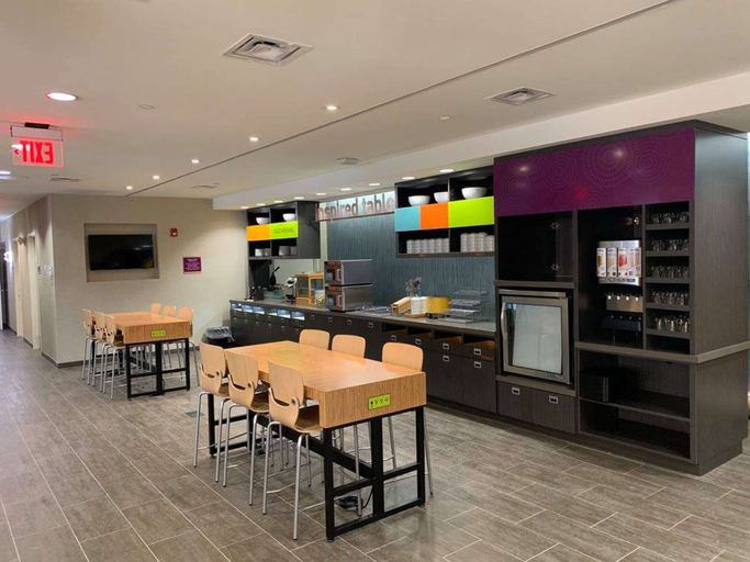 Food & Drinks 5, Home2 Suites by Hilton Newark Airport, Newark