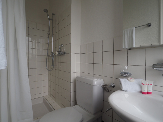 Bathroom 2, Nest - Baarerstrasse 43 & 45, Zug