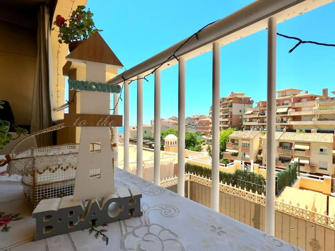 Others 2, Sea and mountain view Room with pool- Habitacion PISO COMPARTIDO para 1 persona, Málaga