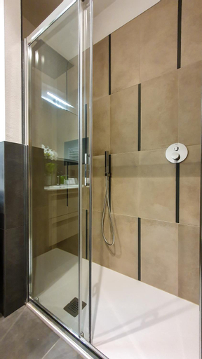 Bathroom 12