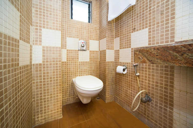 Bathroom 4, Bhammar's Inn - A Pure Vegetarian Hotel, Kolkata