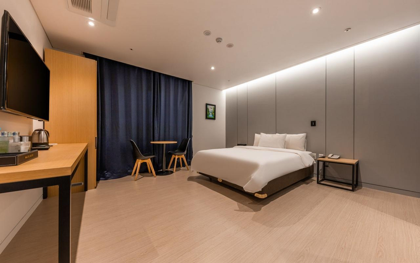 Bedroom 4, Osan Honors Hotel, Pyeongtaek