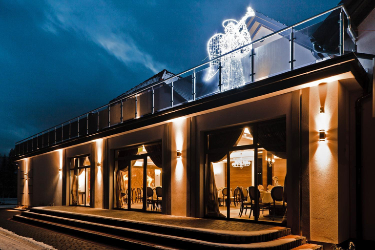 Exterior & Views