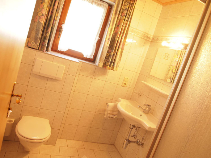 Bathroom 2, Ferienhaus Waldner, Landeck