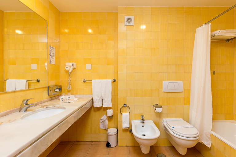 Bathroom 5, Hotel Apartamento Dunamar, Vila Real de Santo António