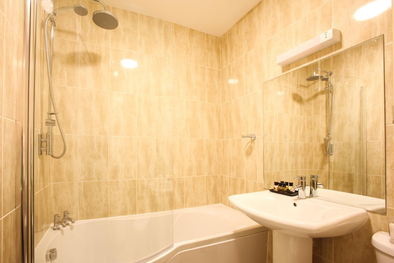 Bathroom 4, The Notley Arms Inn, Somerset