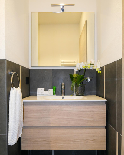 Bathroom 7
