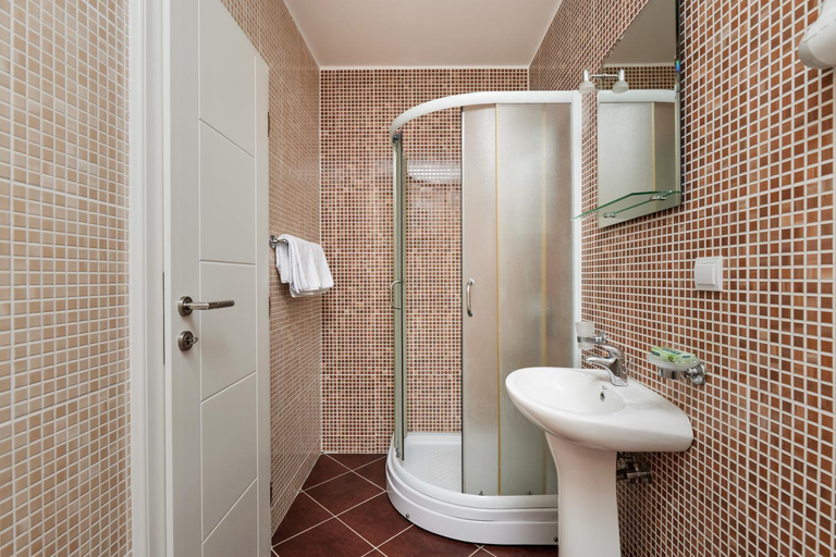 Bathroom 3, Apartments Tamaris