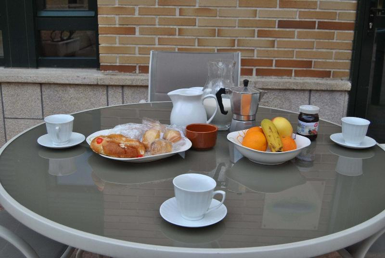 Food & Drinks 5, ApartaHotel CollaRubio, Madrid