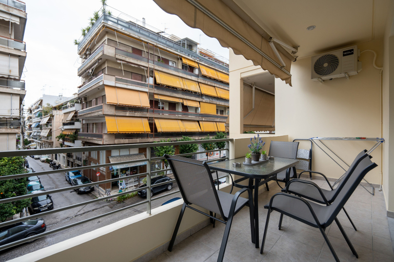 Others 5, Chic and Lavish Apartment in Athens, Attica