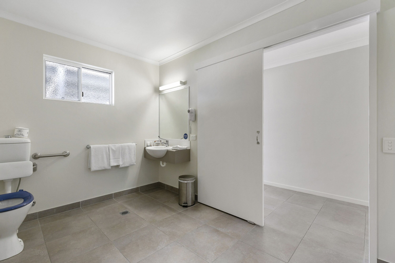 Bedroom 3, Beachside Boutique Motel Mackay, Mackay - Pt A