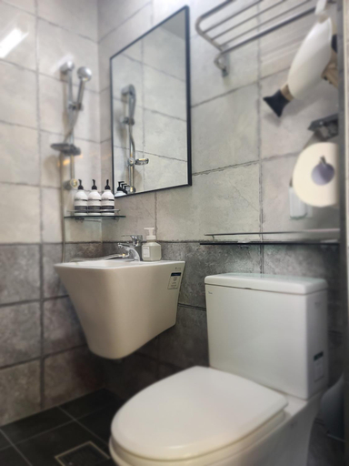 Bathroom 1, Treehouse Unseo, Jung