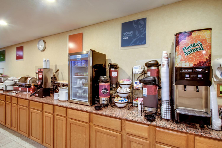 Food & Drinks 5, Baymont by Wyndham Fort Dodge, Webster