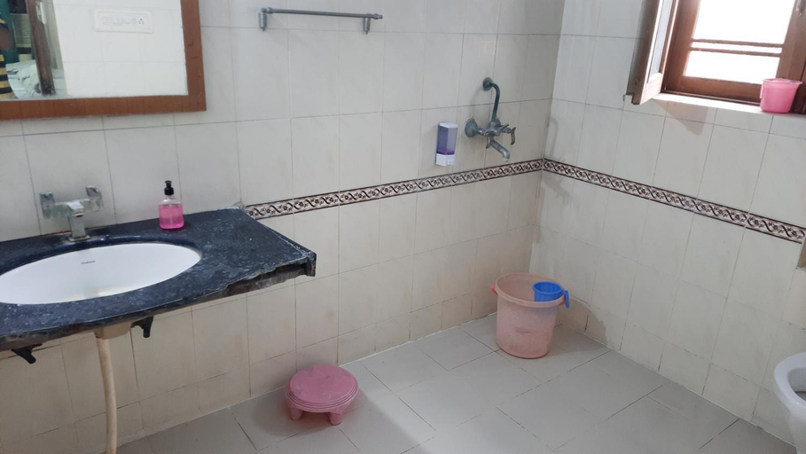 Bathroom 3, Star Hotel Prithviraj, Ajmer