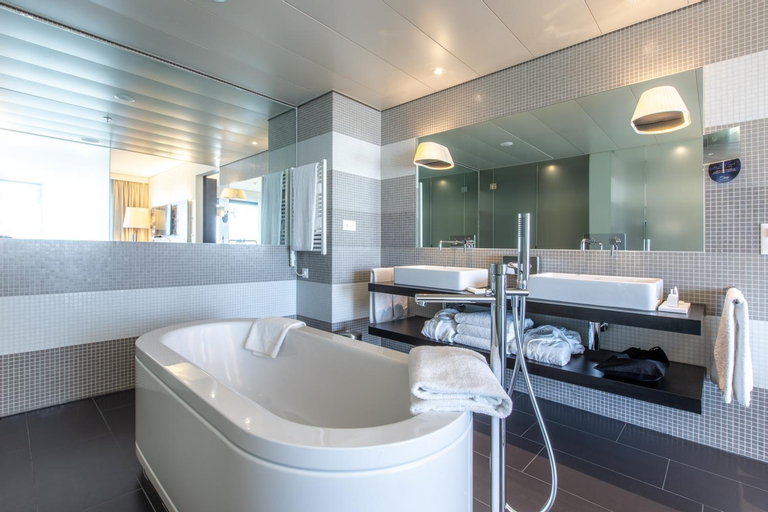 Bathroom 19