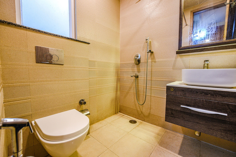 Bathroom 2, Fabhotel Royal Residency I, Delhi