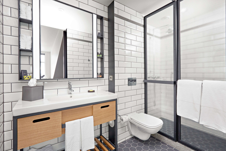 Bathroom 4, Canopy by Hilton Reykjavik City Centre, Reykjavík
