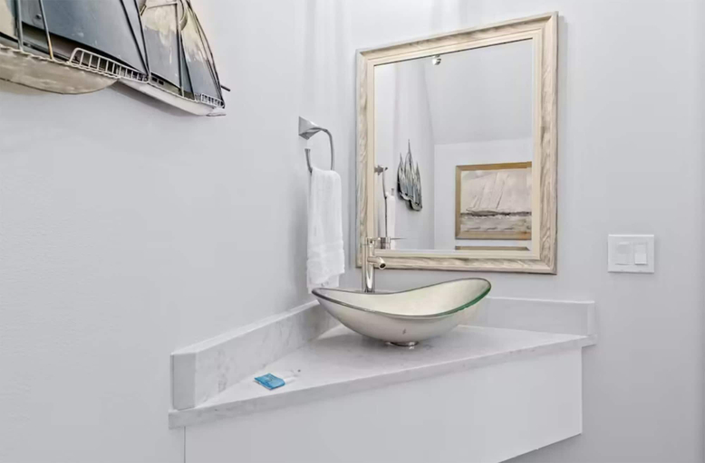 Bathroom 4, Sea Ya Sun, Walton