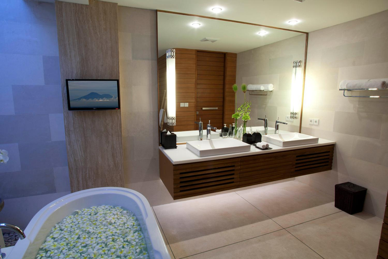 Bathroom 10