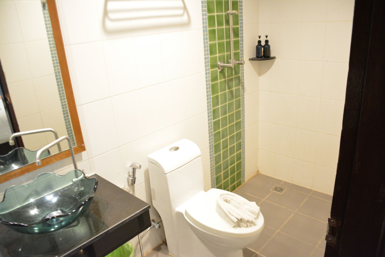 Bathroom 5, Zephyr Grand Hotel, Pulau Phuket