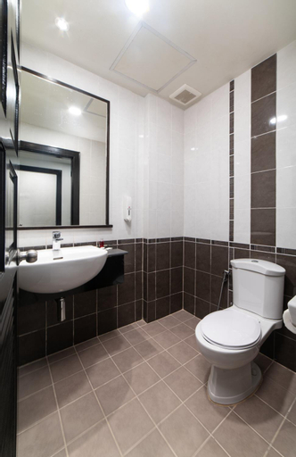 Bathroom 4